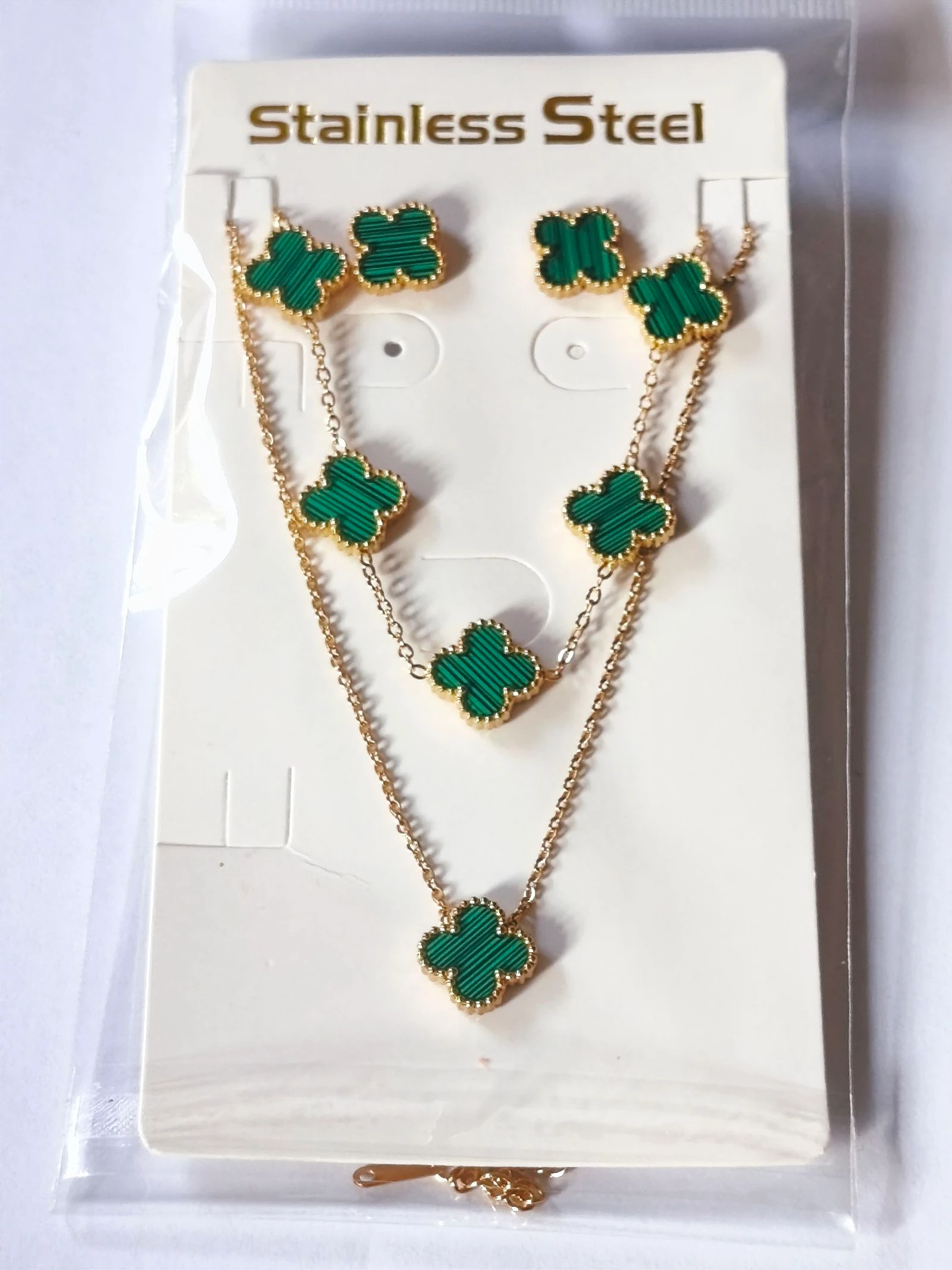 Conjunto de trevo verde malaquita com gargantilha pulseira e brincos em corrente dourada de aço – photo 5